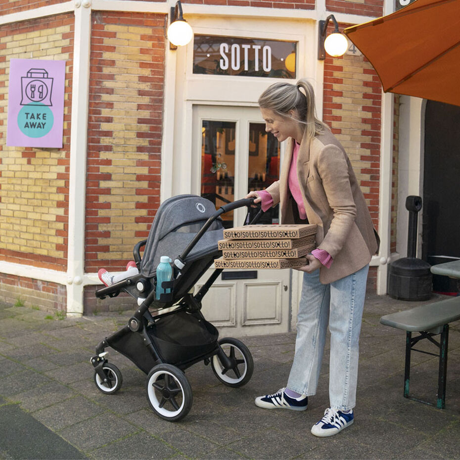 Woman with Lynx stroller