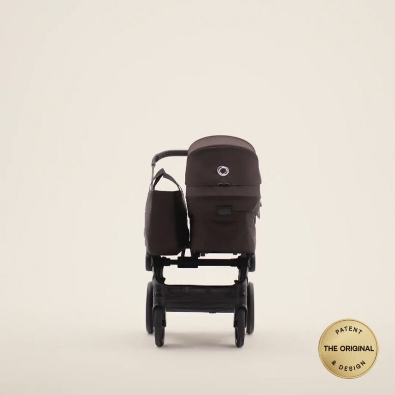 1인용, 2인용, 트윈 모드로 전환되는 부가부 동키 6를 담은 동영상. 오른쪽 하단에는 'The Original Patent & Design(오리지널 특허 및 디자인)'이라고 씌어진 노란색 원형 스탬프가 있습니다.