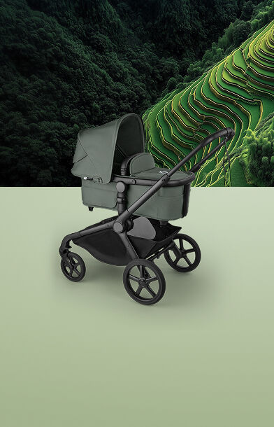 Side view of a Bugaboo Kangaroo bassinet stroller with Forest Green fabrics. Below, a CGI image depicts a windswept green field with tall blades of grass bending horizontally in the strong wind.