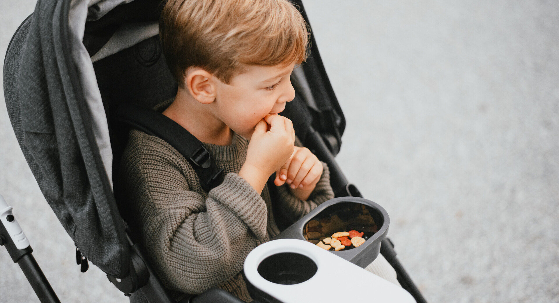 Kid eating in stroller