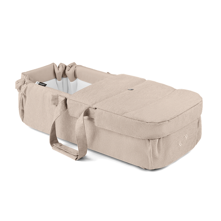 デザートトープのバガブー ベビーネストが広がり、クッション性のあるプレイマットになる様子を示すアニメーションGIF。