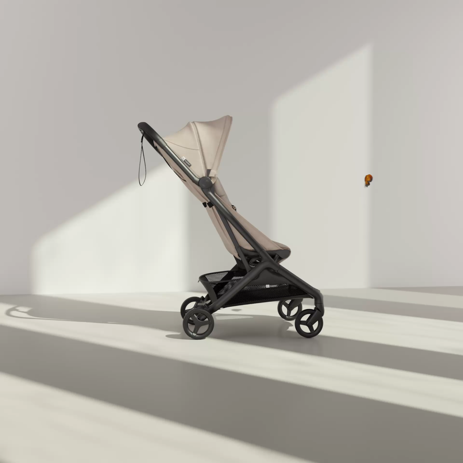 Video: An animation of the Bugaboo Butterfly 2 Plus travel stroller in beige fabrics. The sun canopy extends, then the seat reclines fully flat.