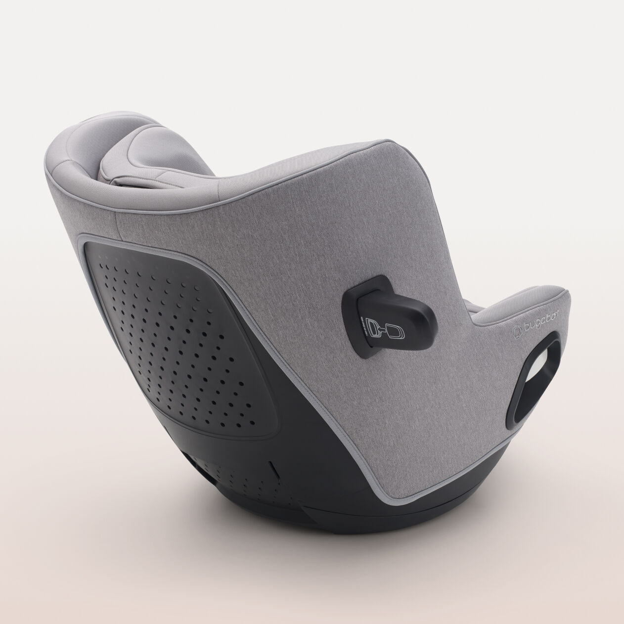 Vue de l'arrière d'un siège auto Bugaboo Owl by Nuna en tissu gris présentant la partie arrière de la coque et de la protection contre les chocs latéraux.