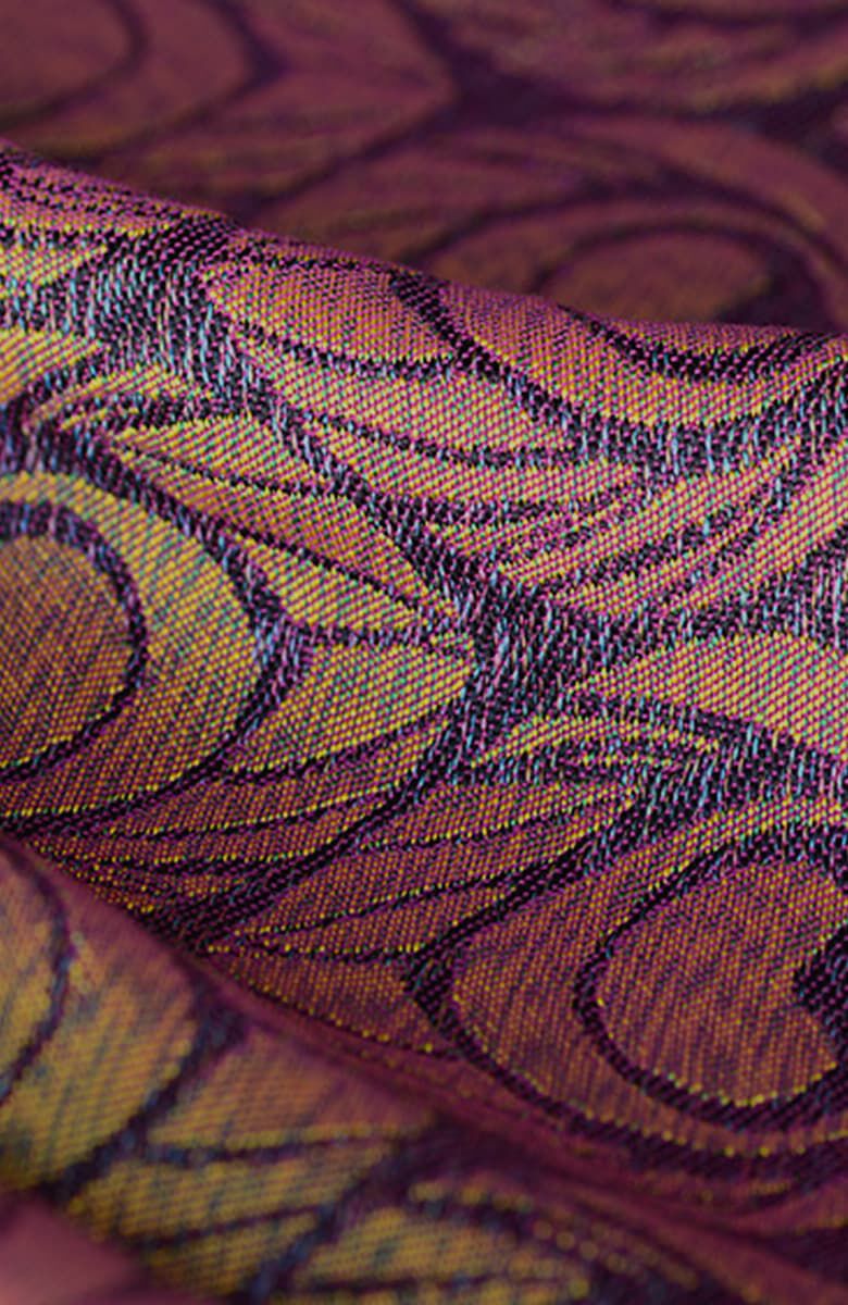 Close up on the jacquard-woven iridescent fabric of the Bugaboo X Artipoppe Limited Edition. The fabric shines a golden-purple hue in the light.