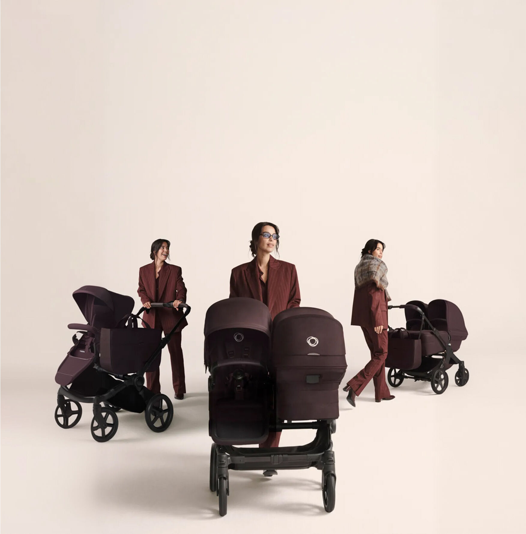 A mother in three different scenes. In each scene, she’s standing with a different Bugaboo Donkey 6 stroller configuration: Single, double, twin.