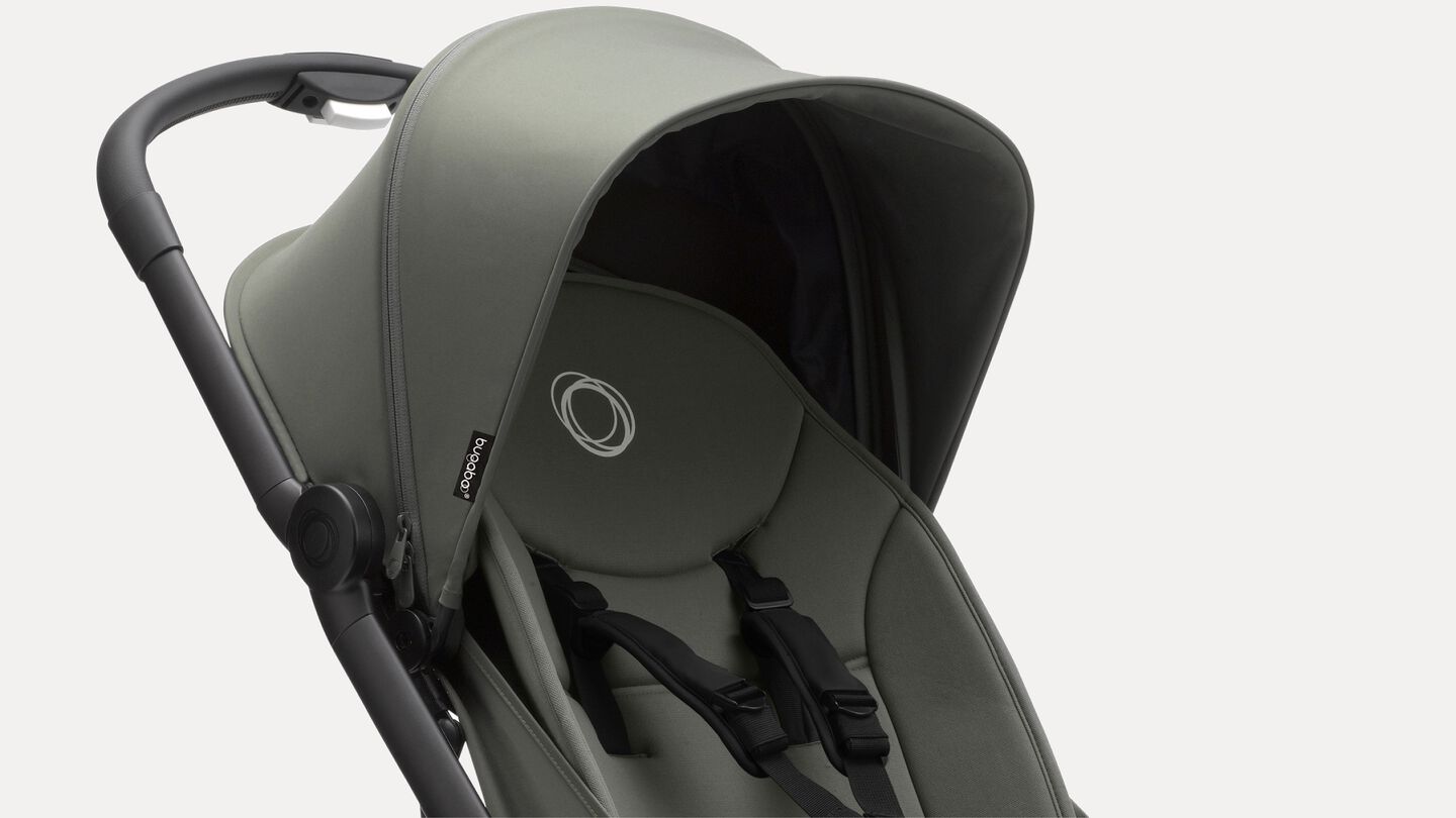 Video: A Bugaboo expert explaining need-to-know features on the Bugaboo Butterfly compact travel stroller.