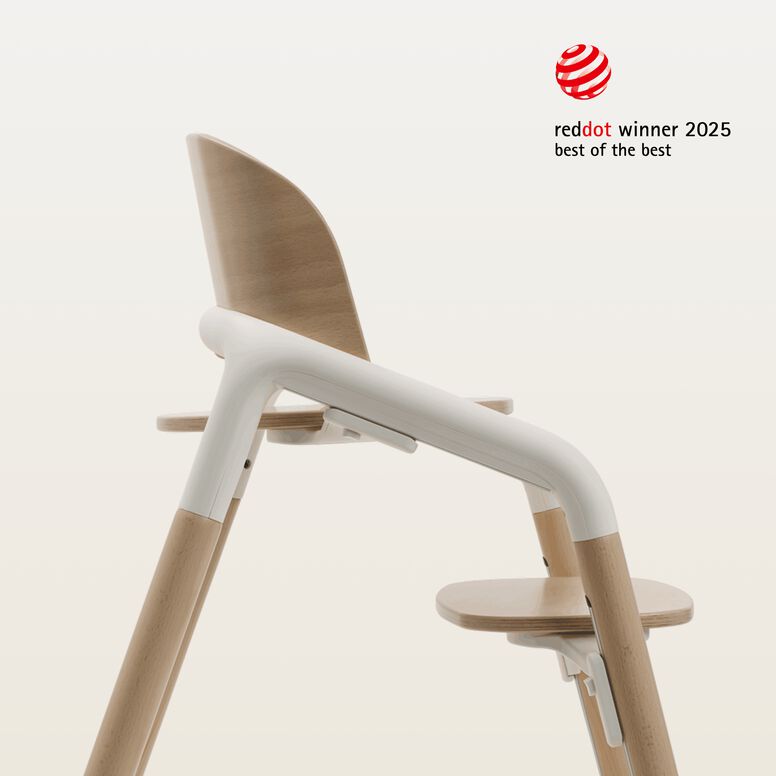 ニュートラルウッド/ホワイトのバガブー ジラフの側面ビュー。 右上に「Red Dot Award 2025 Best of the Best（最高賞）受賞」のロゴ。