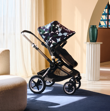 Poussette Bugaboo avec imprimé de capote « Animal Explorer » vert/bleu clair exclusif à la boutique en ligne.