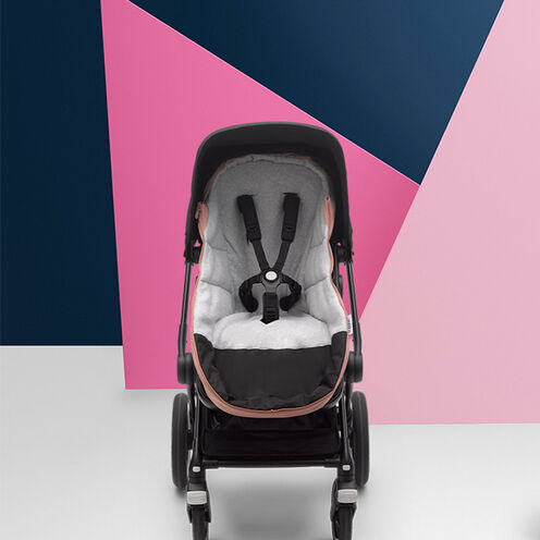 Unzipping the top cover of the Bugaboo footmuff.