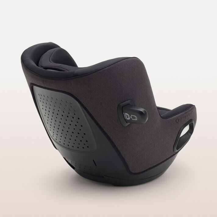 Vue du dos du siège auto convertible Bugaboo Owl by Nuna avec des tissus noirs.