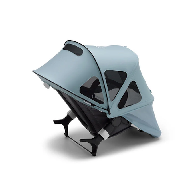 La capota o parasol del cochecito Bugaboo en azul pálido.