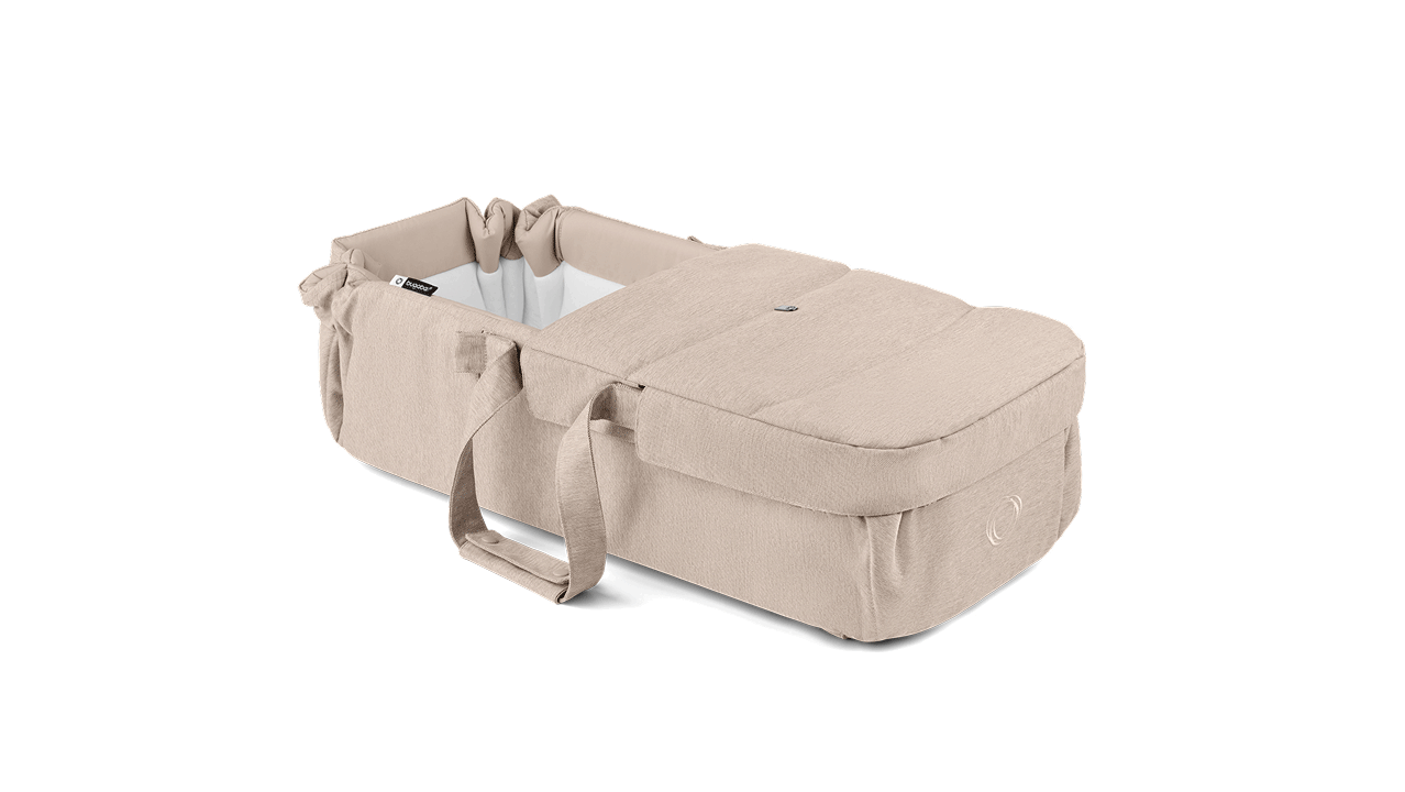 デザートトープのバガブー ベビーネストが広がり、クッション性のあるプレイマットになる様子を示すアニメーションGIF。