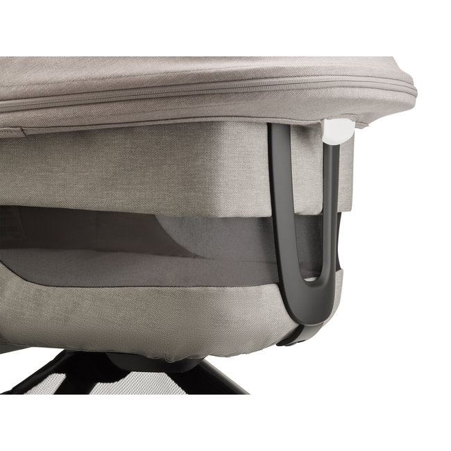 Close up of a Fox 3 bassinet with breezy panel.