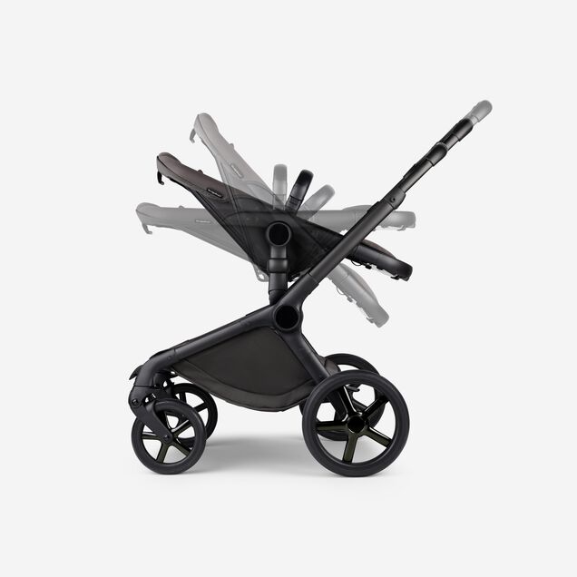 Eine Grafik, die die verschiedenen verstellbaren Sitzpositionen des Bugaboo Fox 5 Noir Limited Edition zeigt. - Main Image Slide 9 of 15
