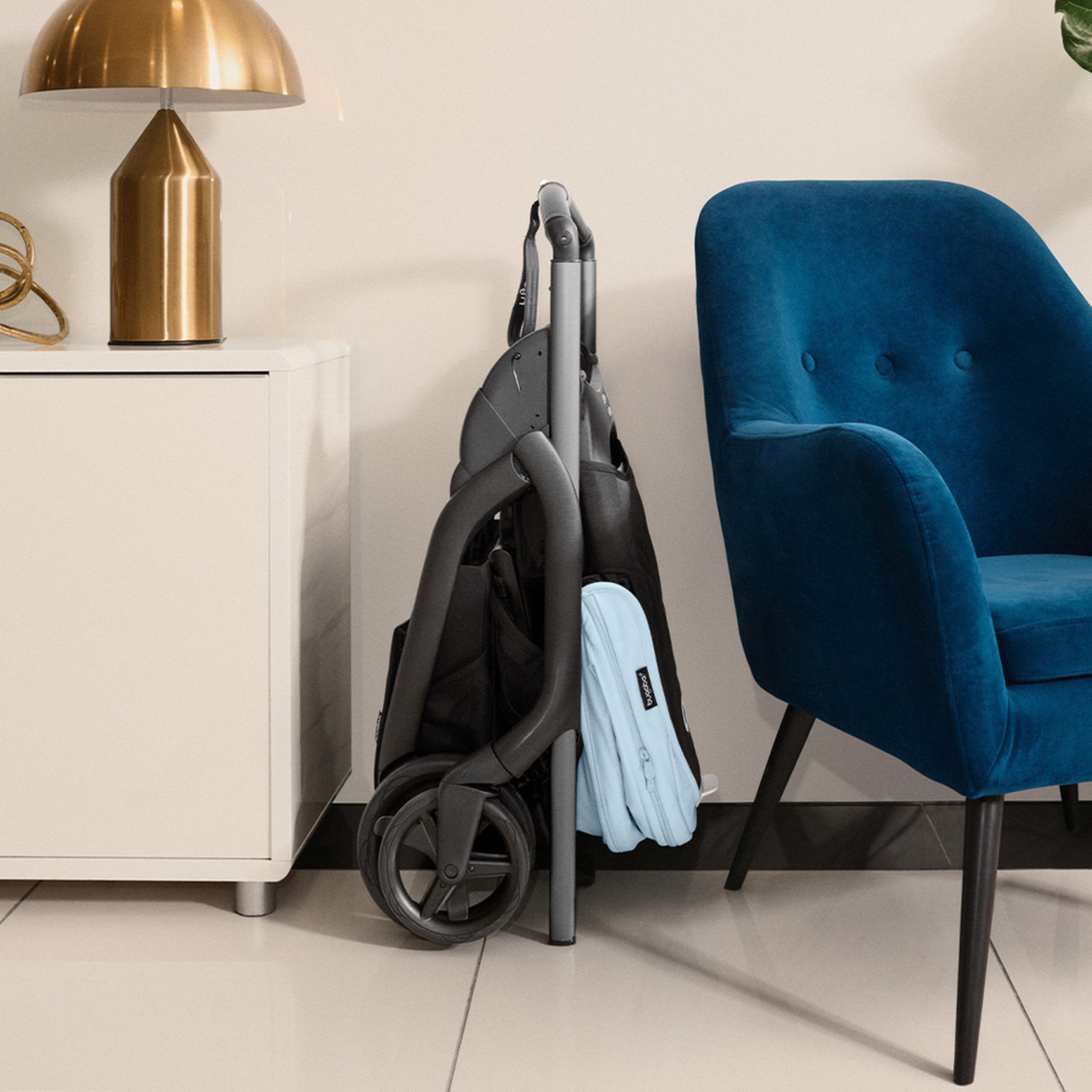 RBLU Bugaboo Dragonfly bassinet and seat stroller black base, midnight black fabrics, midnight black  sun canopy - Thumbnail Slide 4 van 10