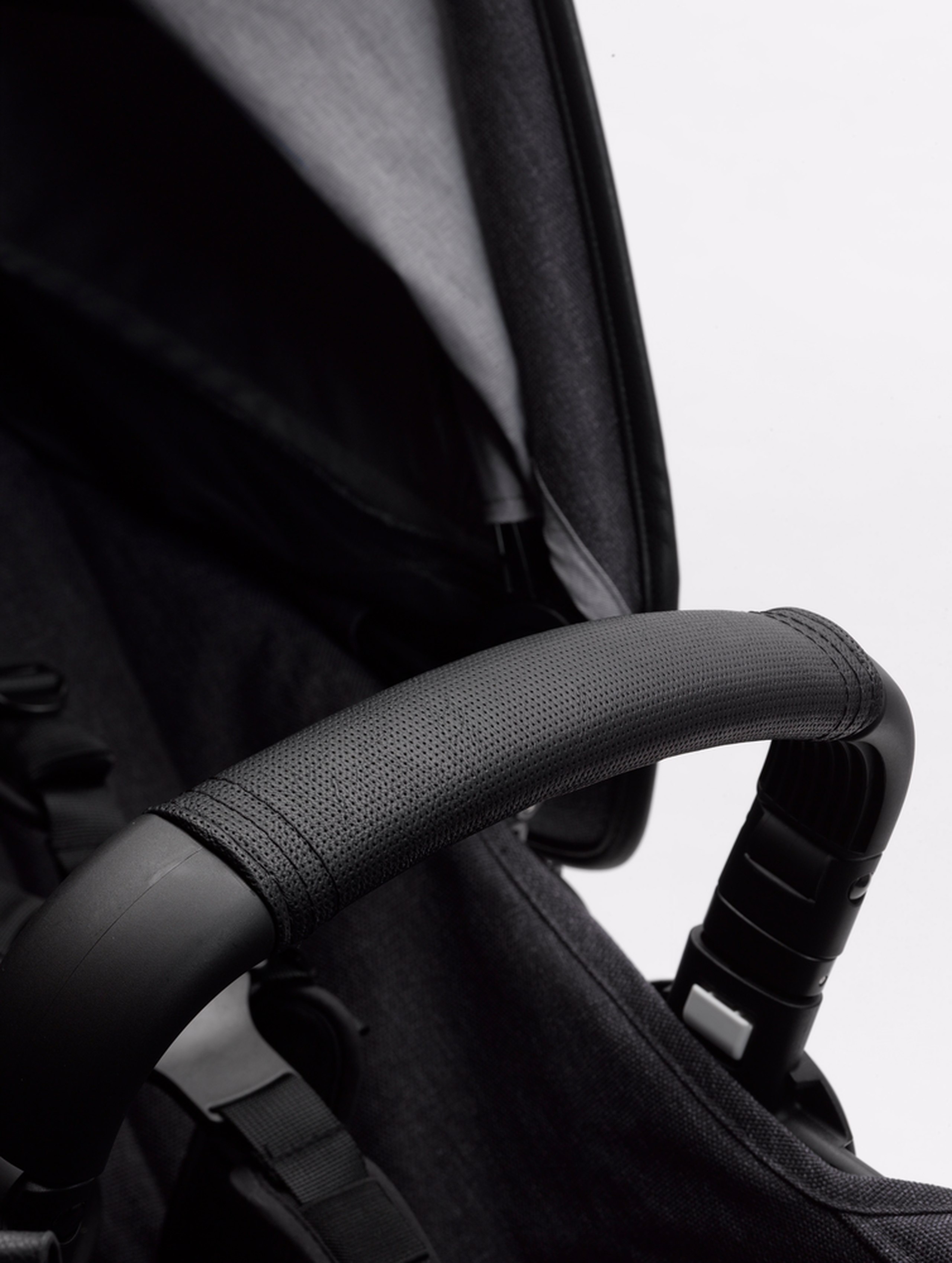 Bugaboo Donkey 3 Mono seat and carrycot pushchair mineral washed black sun canopy, mineral washed black fabrics, black base - Thumbnail Slide 5 of 7