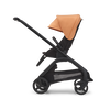 Bugaboo Dragonfly Sitz-Kinderwagen mit schwarzem Fahrgestell, mitternachtsschwarzem Stoff und korallenfarbenem Sonnendach.