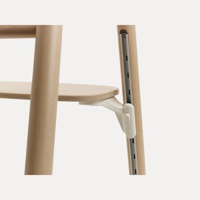 Refurbished Bugaboo Giraffe base ASIA NEUTRAL WOOD-WHITE - Main Image Slide 5 of 8