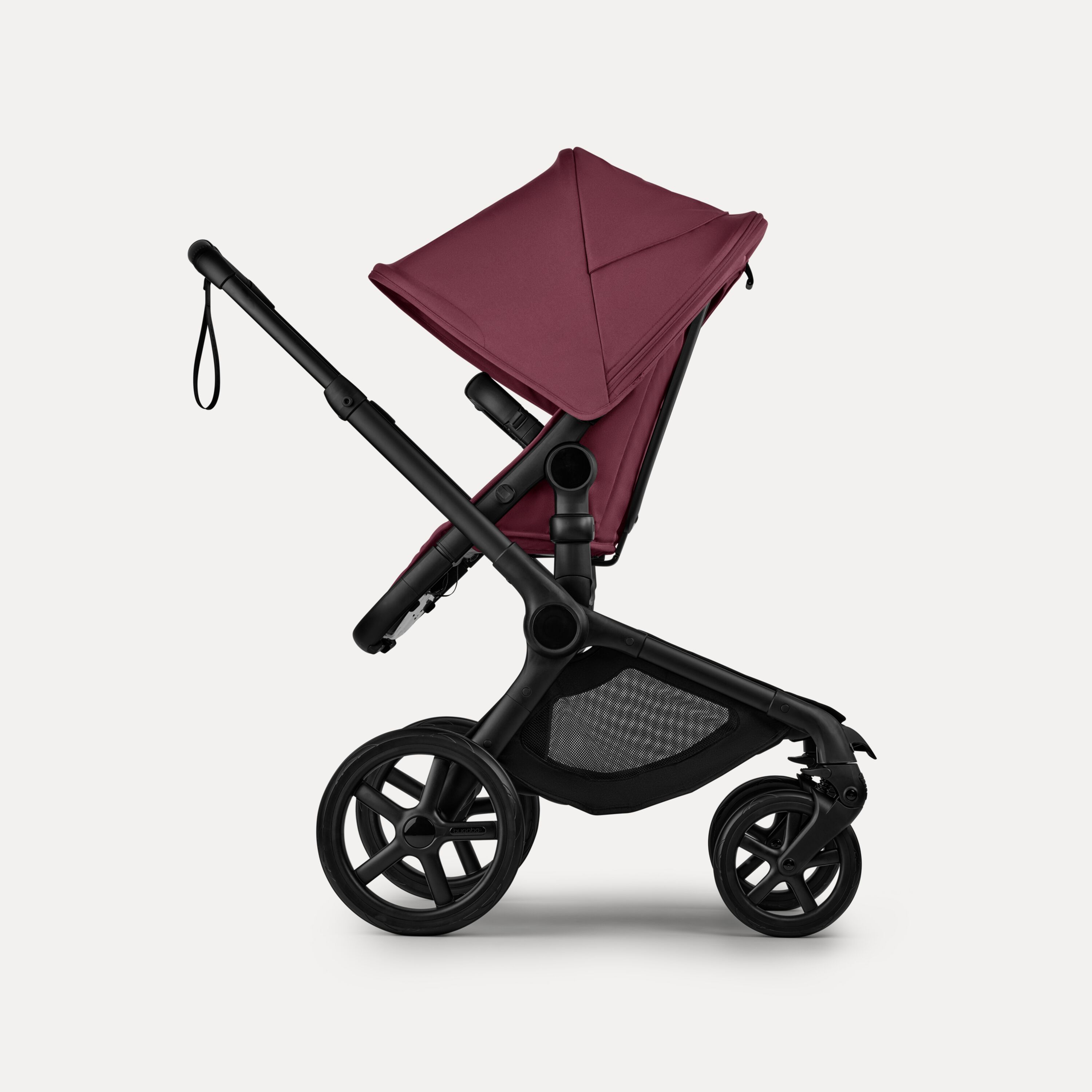 Bugaboo Fox 5 Renew Sitz-Kinderwagen, mit schwarzem Gestell, Bezügen und Sonnendach in dunklem Kirschrot. - Main Modal Image Slide 3 of 12