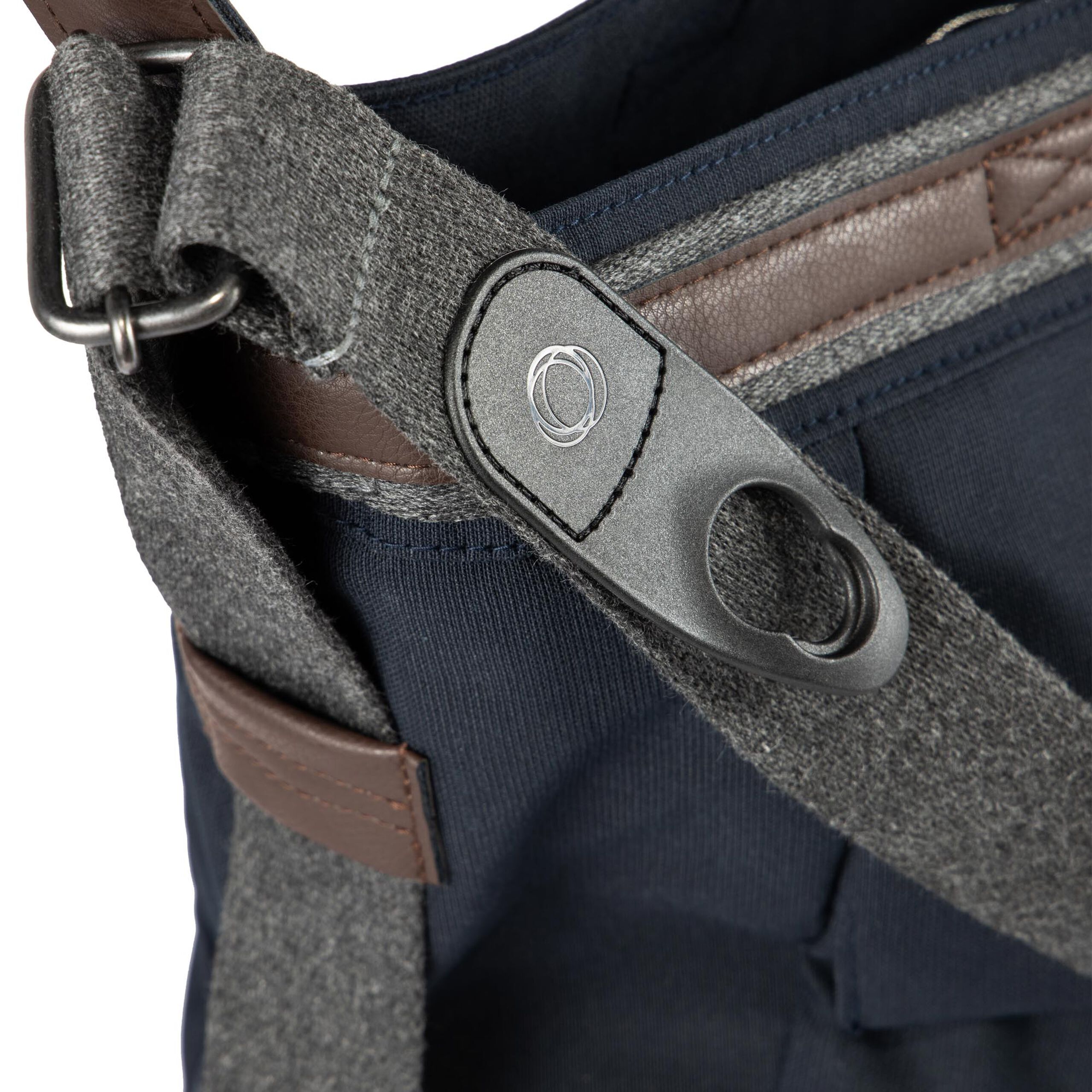 Bugaboo Changing Bag DEEP BLUE - Thumbnail Slide 9 of 12