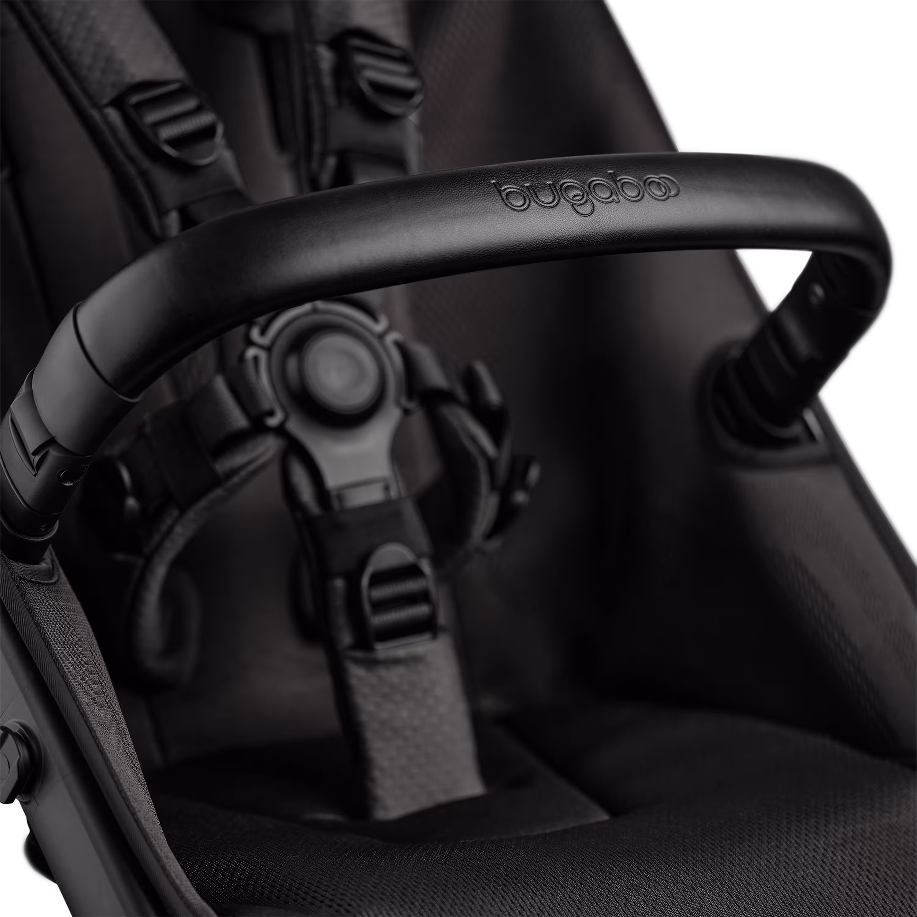 ブラック ムーンライト配色のバガブー フォックス 5 ノワール限定エディションのバンパーバーとシートのクロースアップ。 - Main Modal Image Slide 13 of 15