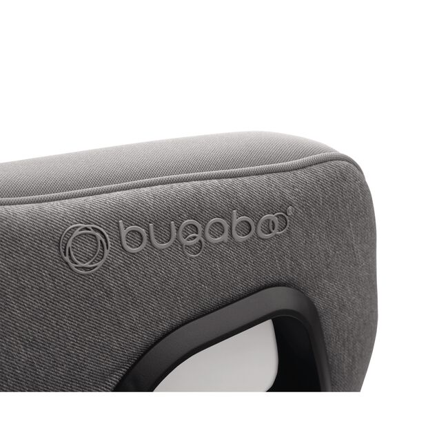 Close up of the embossed Bugaboo logo on the Bugaboo Owl by Nuna car seat in grey fabrics. - Main Image Slide 15 van 17