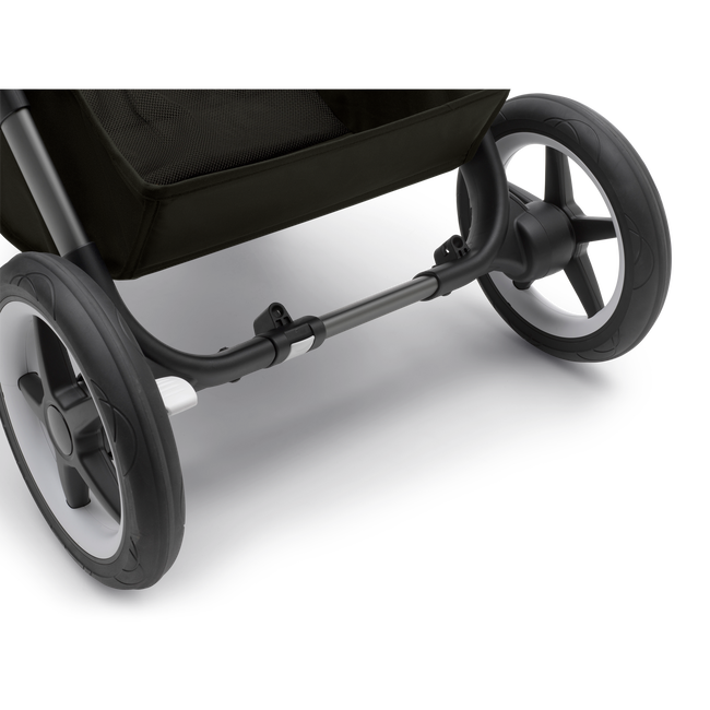 Close up of the wheels of the Bugaboo Donkey 5 Mono.