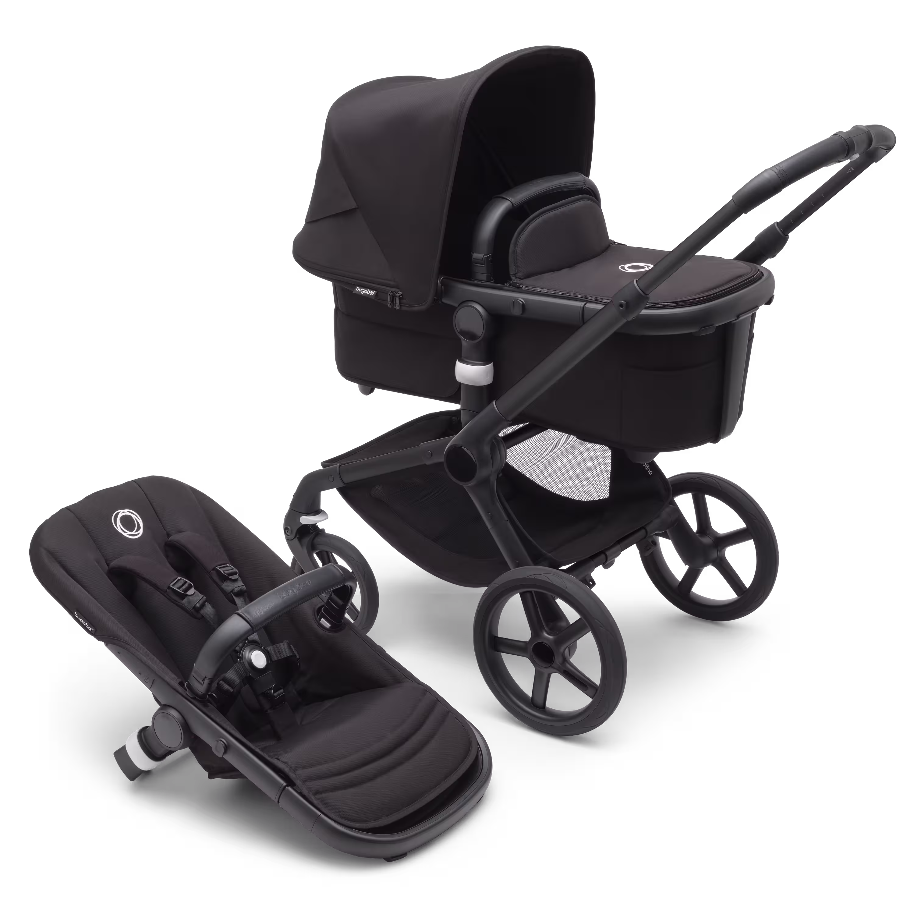Bugaboo Fox 5 Liegewanne und Sitzkinderwagen mit schwarzem Fahrgestell, mitternachtsschwarzen Stoffen und mitternachtsschwarzem Sonnendach. - Main Modal Image Slide 1 of 13