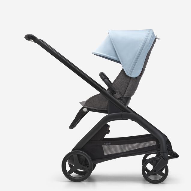 Vue latérale de la poussette Bugaboo Dragonfly avec siège, châssis noir, housse gris chiné et capote bleu horizon. - Main Image Slide 2 of 16