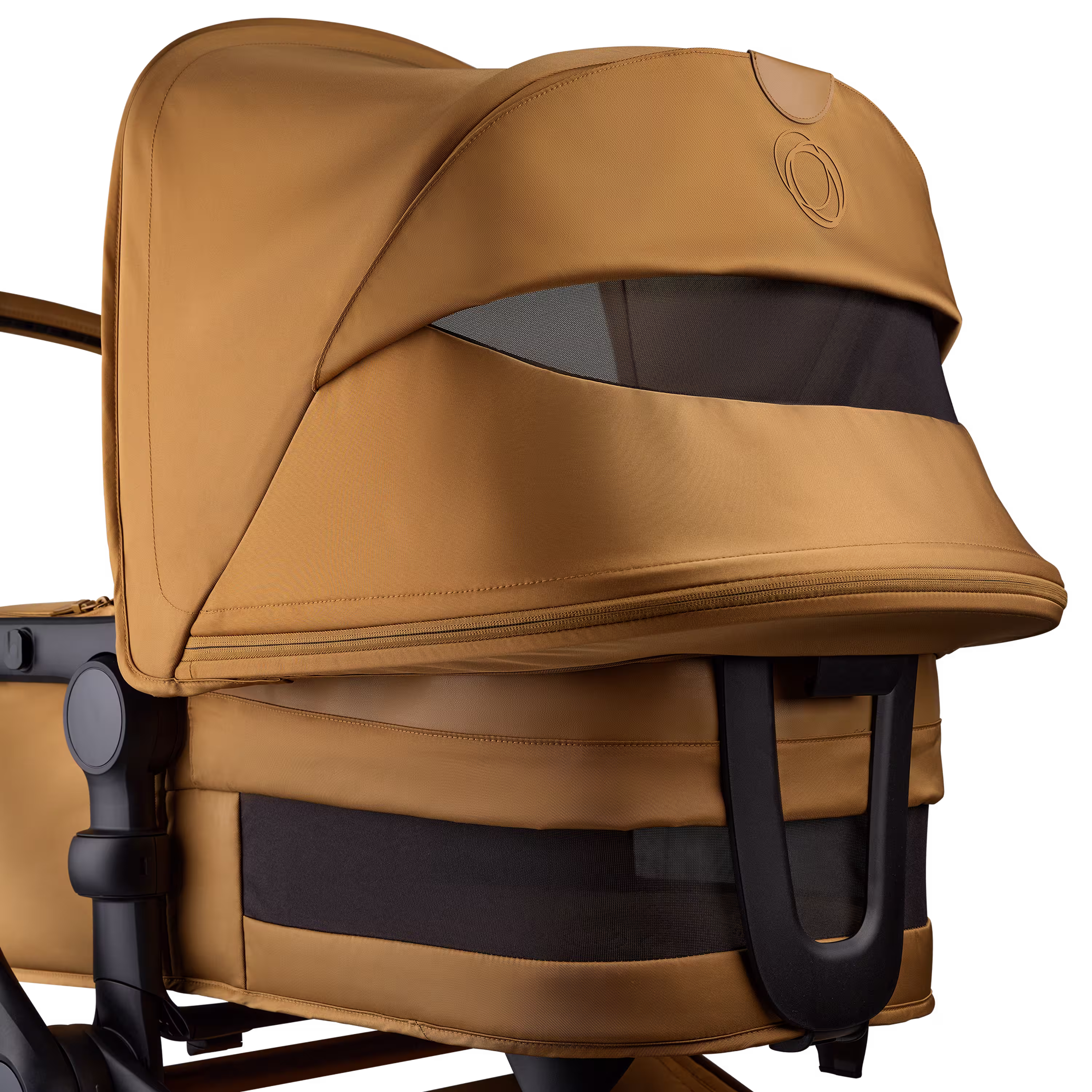 부가부 폭스 5 느와르 리미티드 에디션 앰버 글로우의 썬 캐노피 및 배시넷 클로즈업. 캐노피 및 배시넷의 브리지 패널이 보입니다. - Main Modal Image Slide 7 of 15