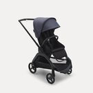 Bugaboo Dragonfly Sitz-Kinderwagen mit schwarzem Fahrgestell, mitternachtsschwarzem Stoff und sturmblauem Sonnendach.