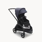 Poussette Bugaboo Dragonfly avec siège, châssis noir, housse nuit noire et capote bleu tonnerre.