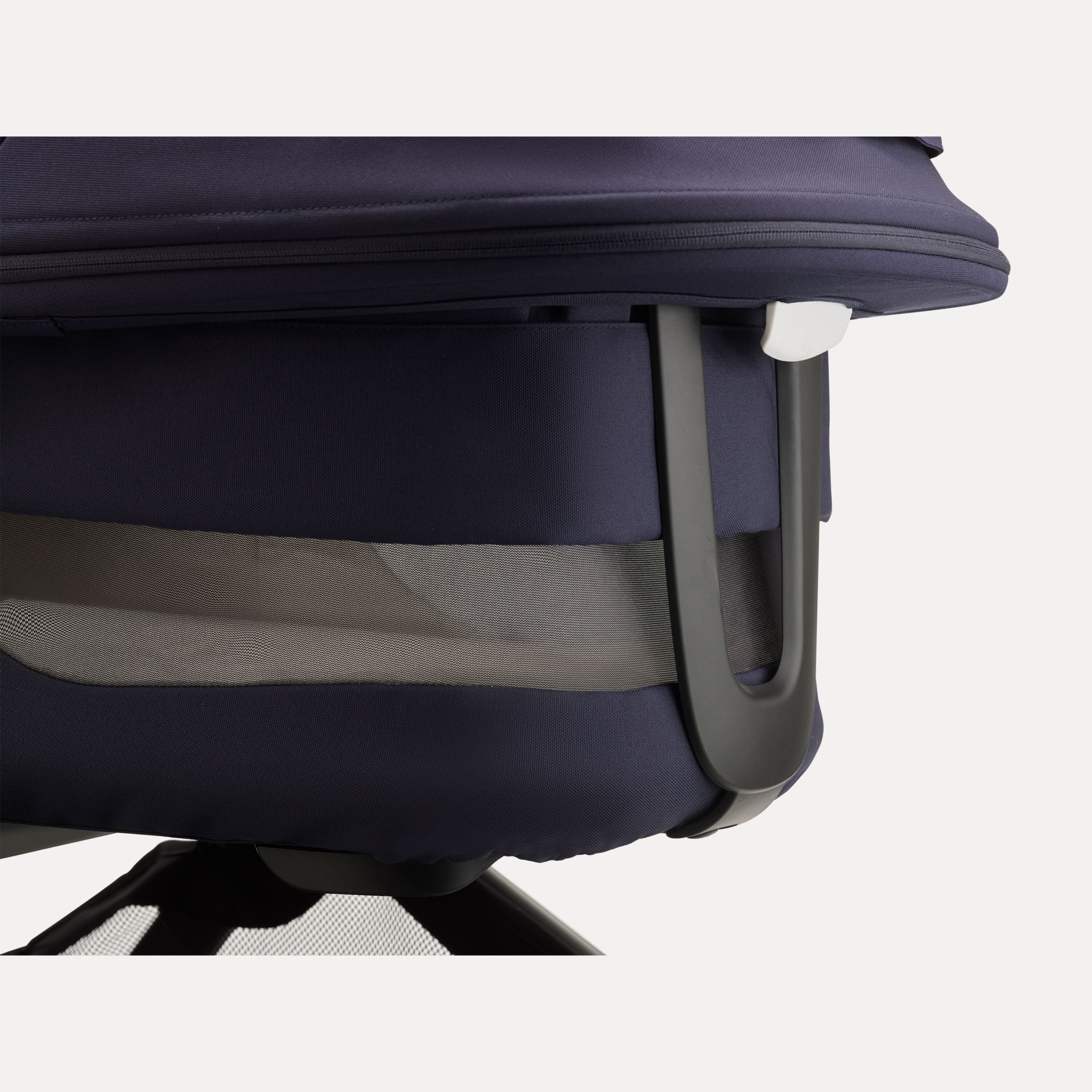 Refurbished Bugaboo Fox 3 Classic complete UK GRAPHITE/DARK NAVY - Main Modal Image Slide 9 of 11
