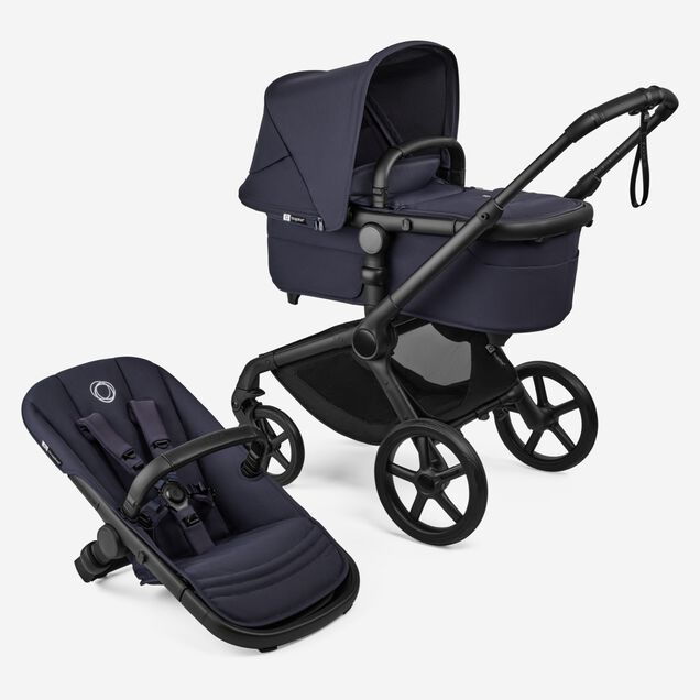 Poussette 2-en-1 Bugaboo Fox 5 Renew avec nacelle et siège, châssis noir, habillages Pur indigo, capote Pur indigo. - Main Image Slide 2 of 7