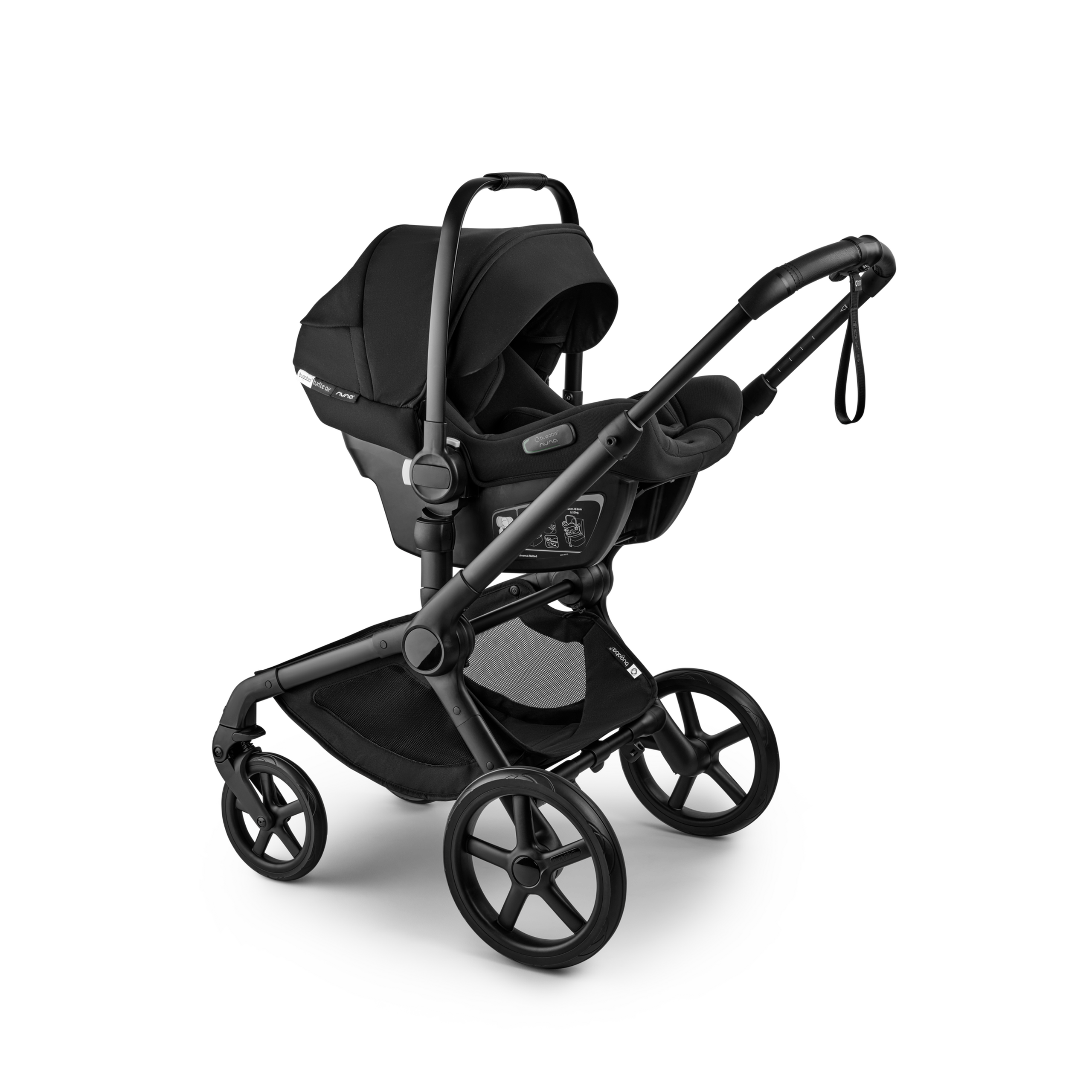 Un carrito Bugaboo Fox Renew con la silla de coche Bugaboo Turtle Air by Nuna. - Thumbnail Slide 11 of 12