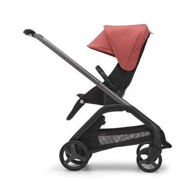 Zijaanzicht van de Bugaboo Dragonfly kinderwagen met stoel met graphite onderstel, midnight black bekleding en sunrise red zonnekap. - view 2