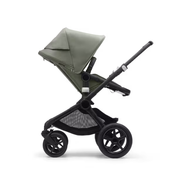 Zijaanzicht van een Bugaboo Fox 3 kinderwagen met stoel, met black frame, forest green bekleding en forest green zonnekap. - Main Image Slide 8 van 9