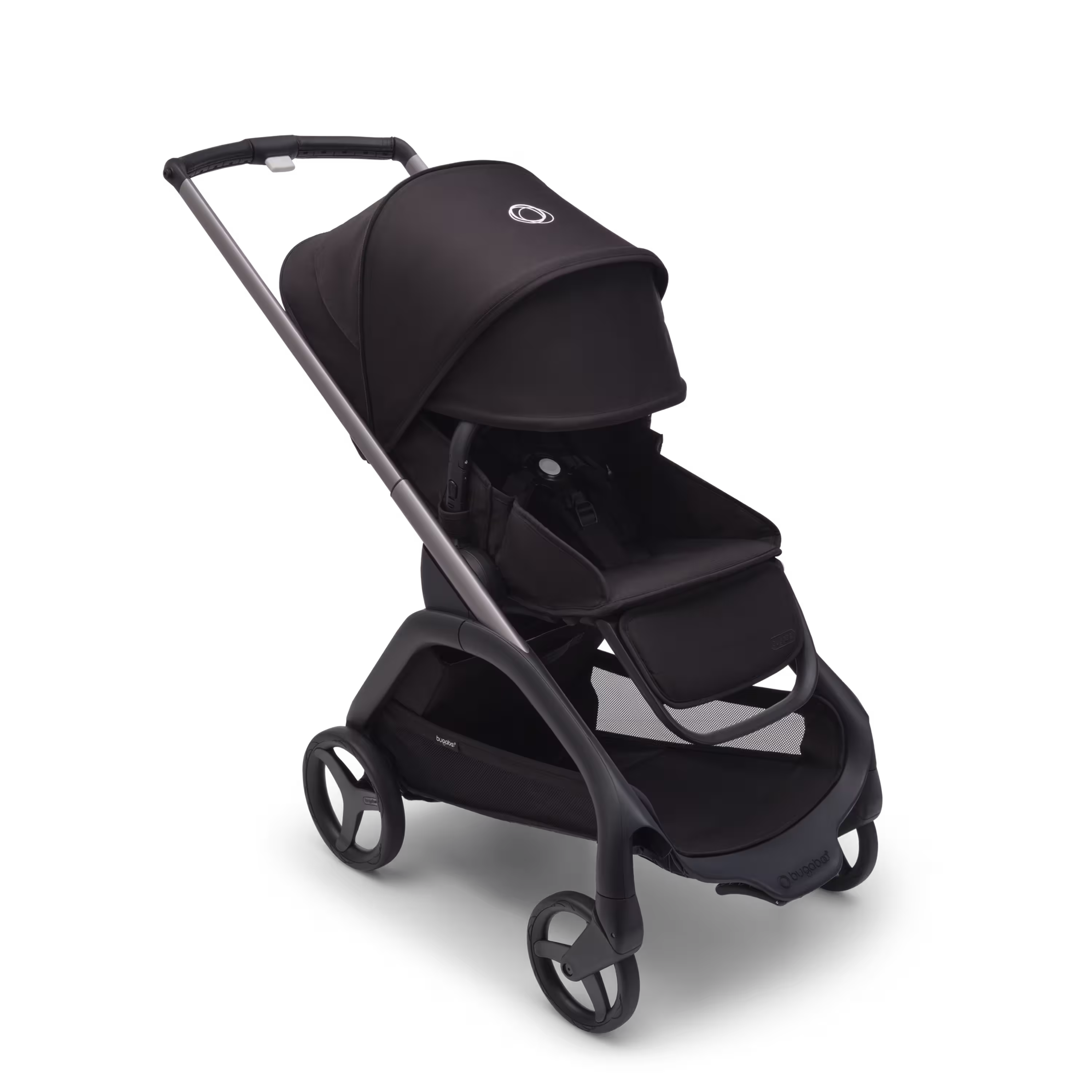 グラファイトのシャーシ、ミッドナイトブラックのファブリック、ミッドナイトブラックのサンキャノピーを装着したバガブー ドラゴンフライ シートストローラー。 最大限に伸長させたサンキャノピー。 - Main Modal Image Slide 3 of 16