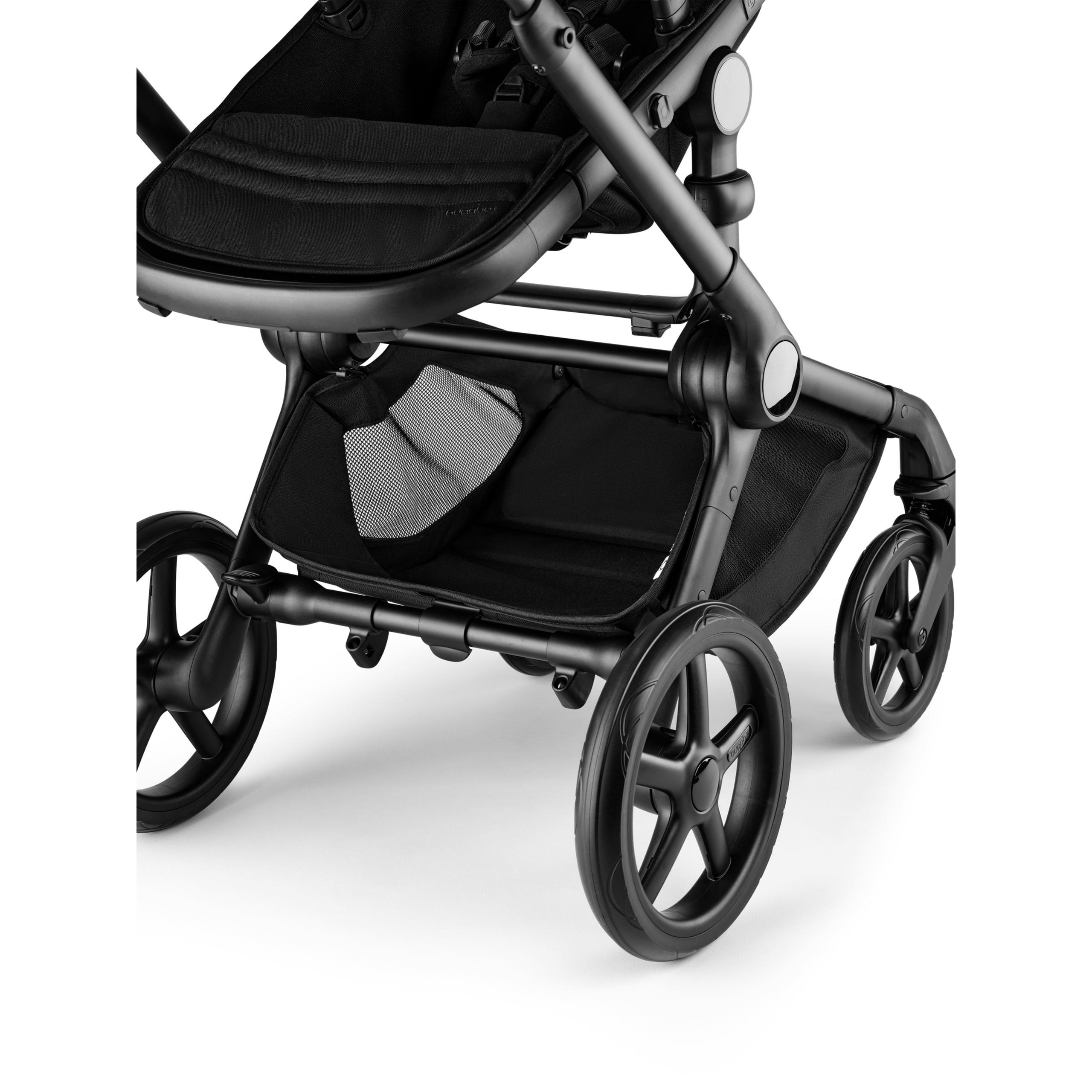 Zoom sur le grand panier sous siège et les roues tout-terrain de la poussette Bugaboo Fox 5 Renew.  - Thumbnail Slide 5 of 12