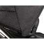 Primo piano del lato di una cappottina Fox 3 mineral washed black con targhetta del logo Bugaboo.