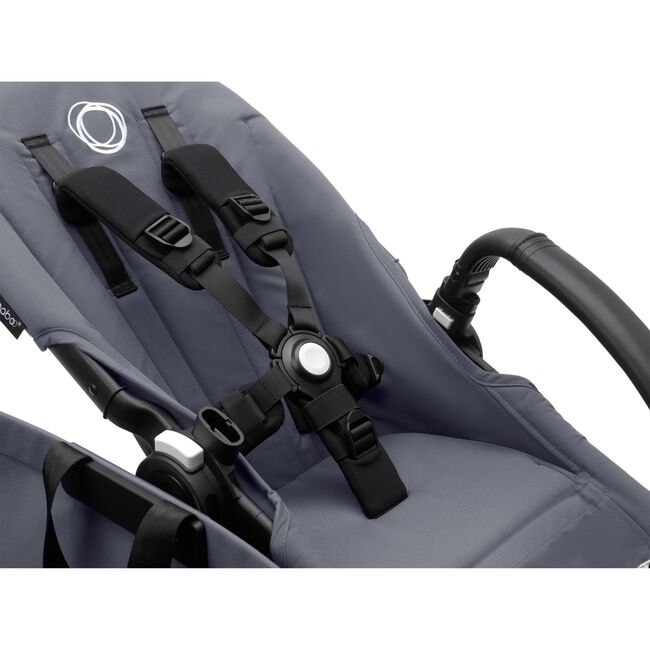 Close up of the 5-point safety harness on the Bugaboo Donkey 5 Mono seat.