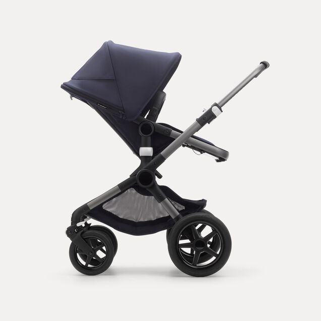Refurbished Bugaboo Fox 3 Classic complete UK GRAPHITE/DARK NAVY - Main Image Slide 3 of 11