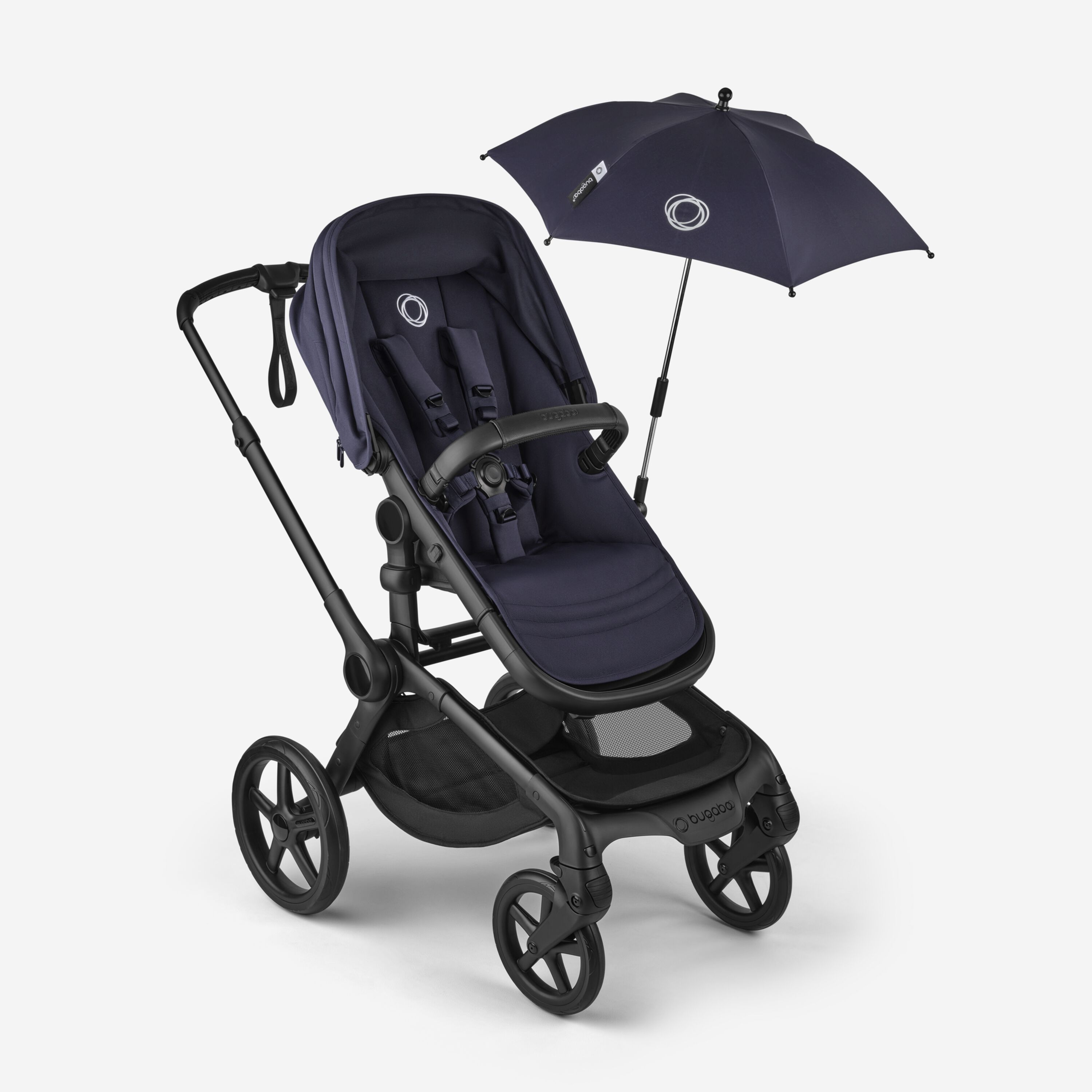 Poussette 2e âge Bugaboo Fox 5 Renew avec ombrelle. La poussette et l'ombrelle sont en tissu bleu foncé. - Main Modal Image Slide 12 of 12