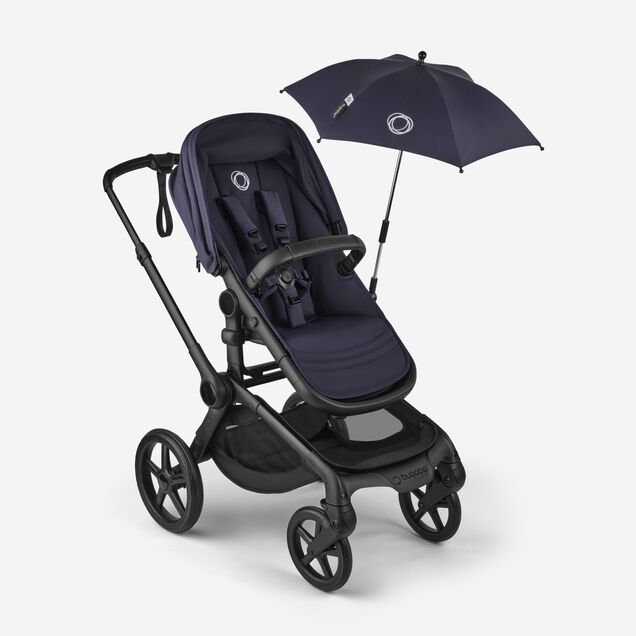 Poussette 2e âge Bugaboo Fox 5 Renew avec ombrelle. La poussette et l'ombrelle sont en tissu bleu foncé. - Main Image Slide 12 of 12