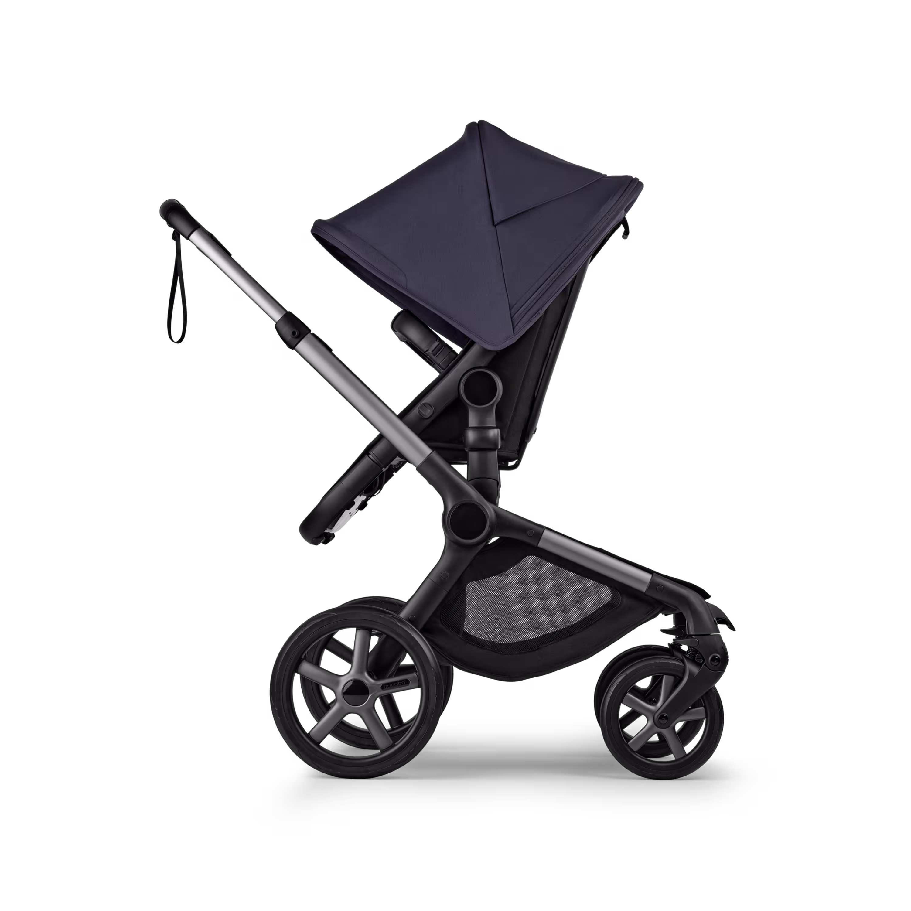 バガブー フォックス 5 リニュー シートストローラー、ブラックのシャーシ（車体）、ヘリテージ ブラックのファブリック、ディープ インディゴのサンキャノピー付き。 - Main Modal Image Slide 3 of 12