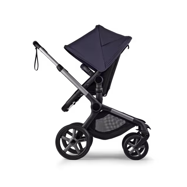 バガブー フォックス 5 リニュー シートストローラー、ブラックのシャーシ（車体）、ヘリテージ ブラックのファブリック、ディープ インディゴのサンキャノピー付き。 - Main Image Slide 3 of 12