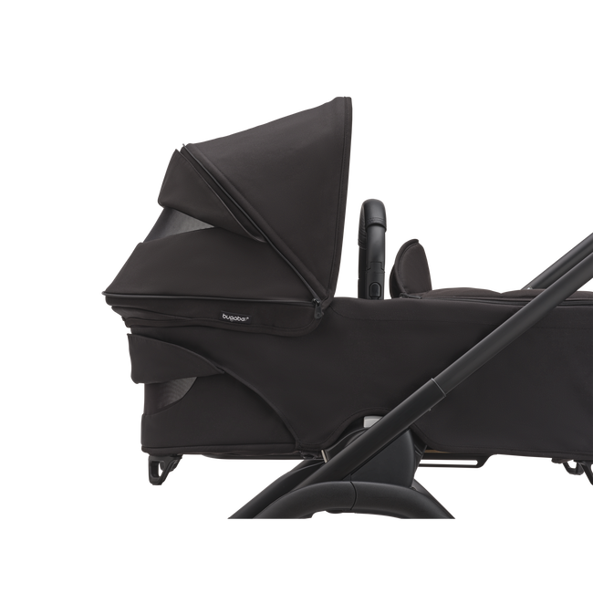 Side view of the Bugaboo Dragonfly bassinet with built-in breezy panel.