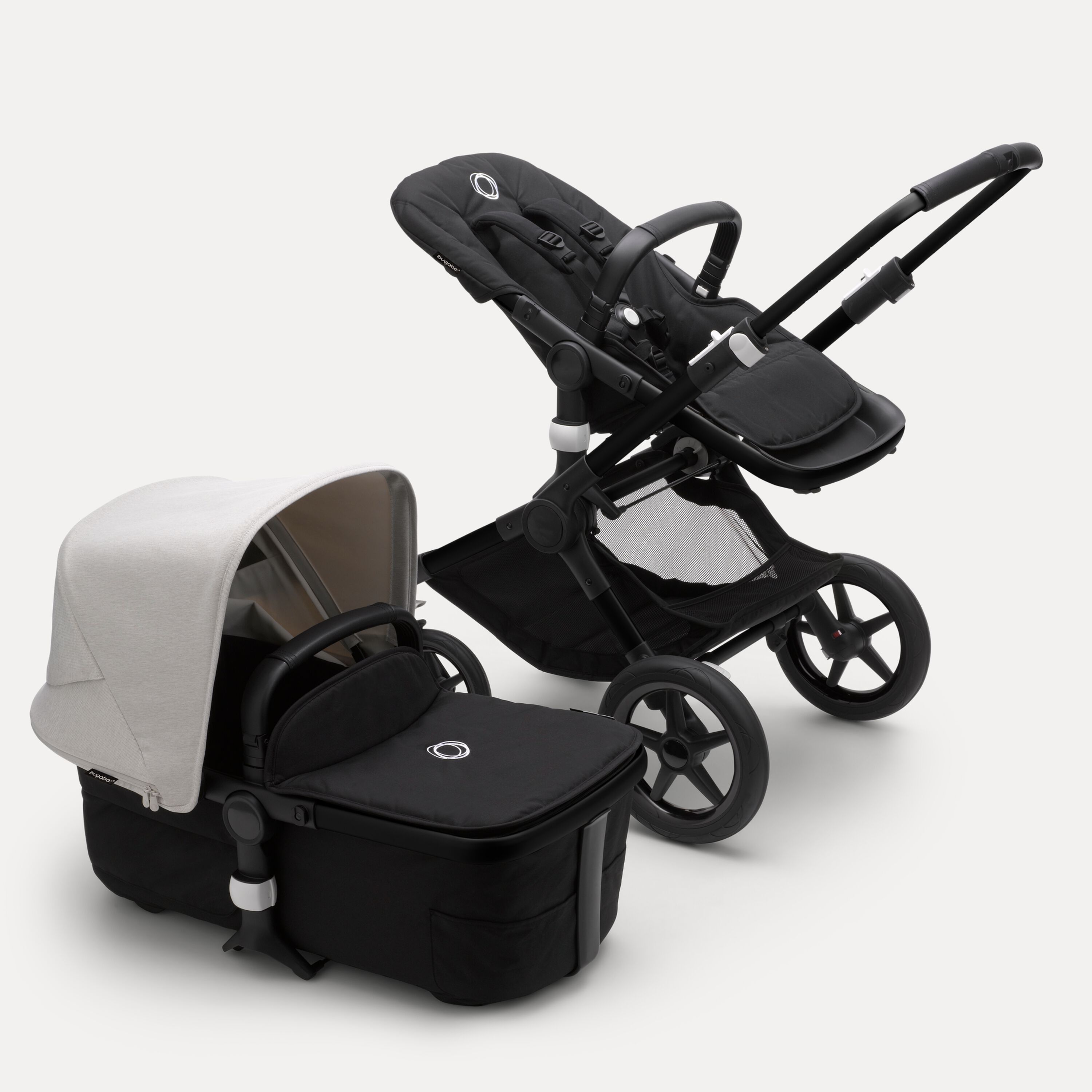Refurbished Bugaboo Fox 3 kinderwagen met wieg en stoel - Main Modal Image Slide 2 van 9