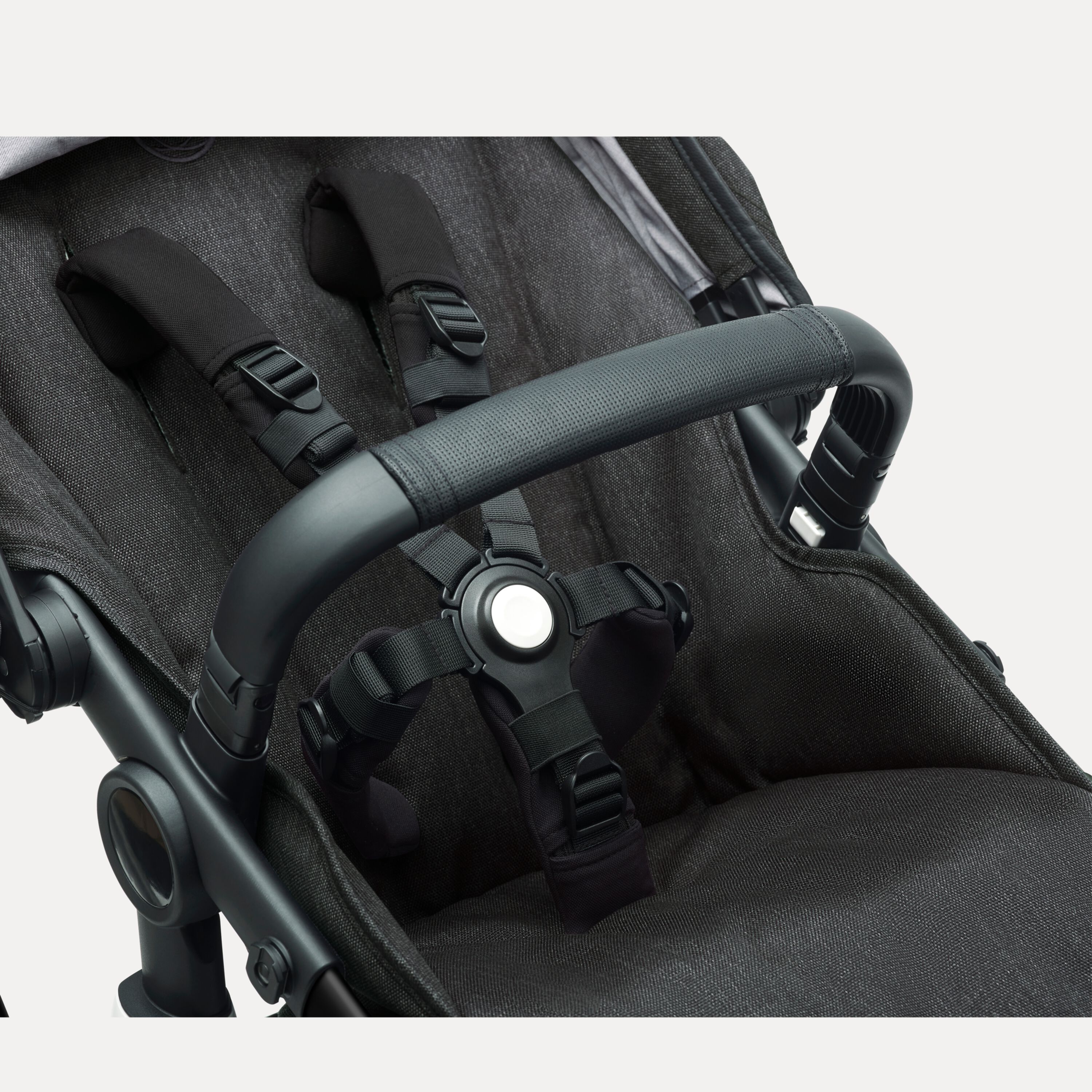 Refurbished Bugaboo Fox 3 Mineral complete UK BLACK/WASHED BLACK - Main Modal Image Slide 4 of 13