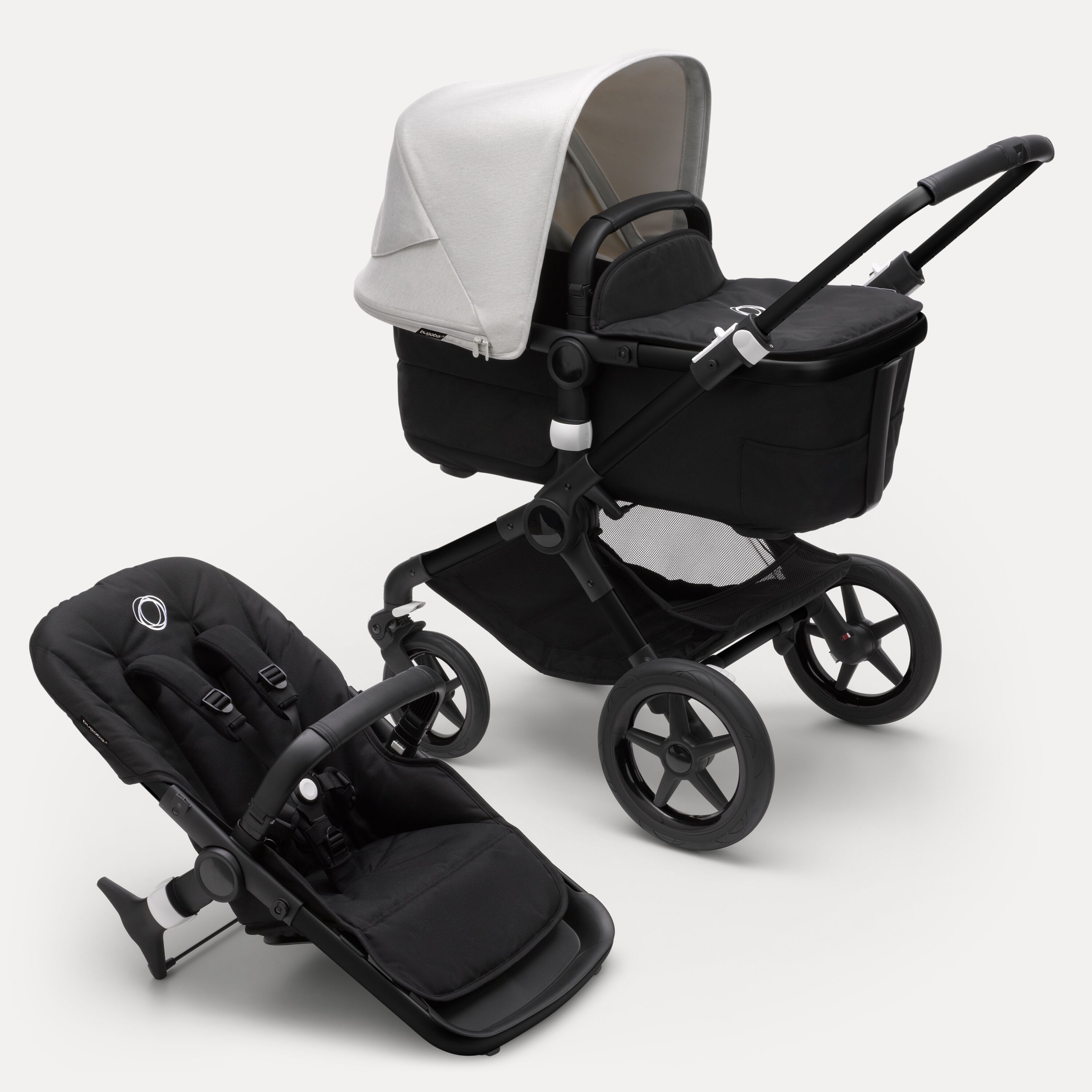 Refurbished Bugaboo Fox 3 kinderwagen met wieg en stoel - Main Modal Image Slide 1 van 9